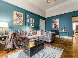 Luxurious Park District Duplex Apartment, pet-friendly hotel in Glasgow