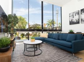 Bright and Trendy 2-story Bankers Hill Condo, villa i San Diego