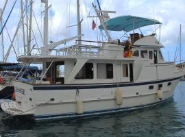 Bateau Privatisé à la Marina du Marin, boat in Le Marin