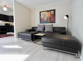 Sentral leilighet i rolig bygård, med heis, egen, veranda & 85" Smart TV、ポールスグルンのホテル