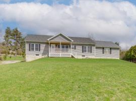 New York Retreat with Views of Canandaigua Lake!, casa a Rushville