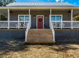 French Kiss Cottage Romantic Escape with Hot Tub