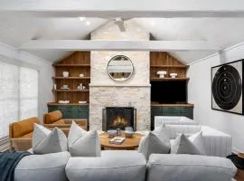 Fab Fred House stylish home with patio oasis
