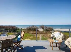 Bright & Dreamy On the Beach Garden & Balcony