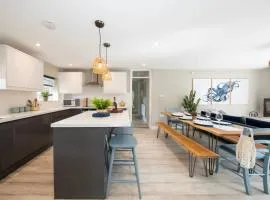 Bosham 3 BR Beach House with Garden & Playhouse