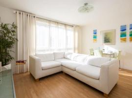 Sunny & Modern Near the Beach & Village w Parking, hotel u gradu East Wittering