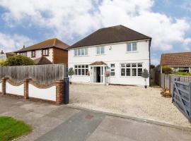 Bright & Modern 4 br House 100 metres from Beach, hotel din West Wittering