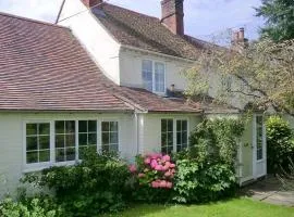 Pretty Cottage Near City & Sea
