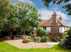 Tranquil Luxe in Country Cottage, hotel na may parking sa Bosham