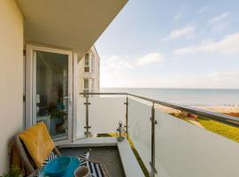 이스트 위터링에 위치한 호텔 Two Bed Seafront Escape in East Wittering