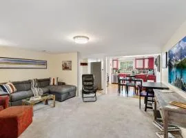 Cozy & Spacious Apartment Steps From Regis