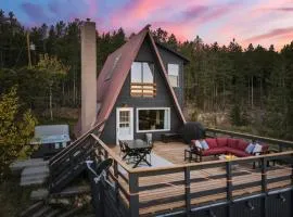 Cedar Mountain Lodge With Hot Tub Views And Wildlife
