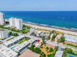 Seaside Retreat Steps from Ocean And Restaurants, strandleiga í Deerfield Beach