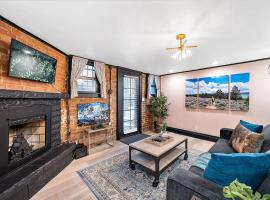 Charming & Updated Garden Level in Heart of Denver, מקום אירוח ביתי בדנוור