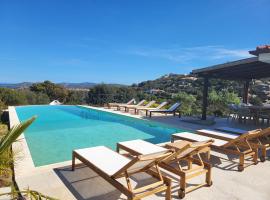 Villa Gerani Luxus mit Meerblick, feriehus i Porto Rafael
