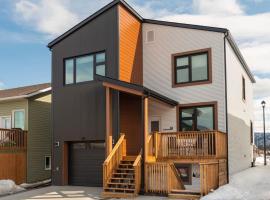 NN - The Evelyn - Whistlebend 1-bed 1-bath, hotel in Whitehorse