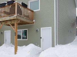 NN - The Névé - Crestview 1-bed 1-bath, хотел в Уайтхорс