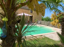 maison avec piscine perigord NOIR, hotel en Les Eyzies-de-Tayac