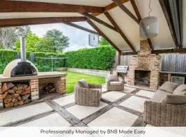 Benview Cottage - CBD, Sleeps 8, Pizza Oven