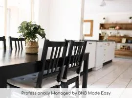 The Valerie Gardens - Homely & Cosy, Sleeps 11