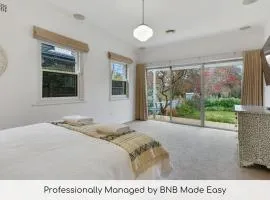 Leafy Lamrock Cosy 3 bedroom home Near CBD