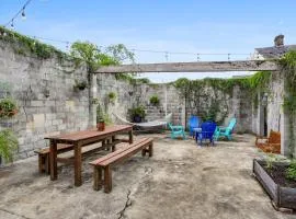 3 Bb Urban Oasis w Private Parking &amazing patio