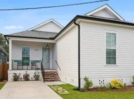 Stunning Luxury Home 2 Blocks From Streetcar