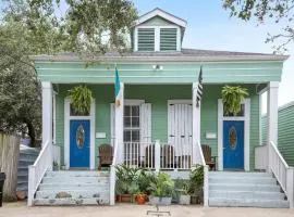 Art Filled Sanctuary in the Heart Of Mid City