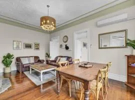 Edwina Suite II - Fireplace, Elegant Heritage Home
