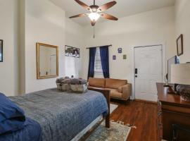 CUTE QUIET MID-CITY STUDIO - Central Location, hotell sihtkohas New Orleans