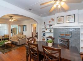 The Nelson House Unbeatable Location, vacation rental in New Orleans