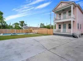 Elegant 4bd with Pool and Off Street Parking