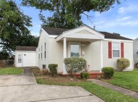 4BD Metairie retreat with driveway and yard, holiday rental in Metairie