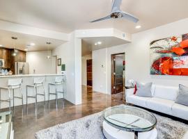 Modern Sedona Guesthouse with Patio, Walk to Trails!, pansion u gradu Sedona