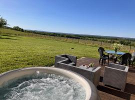 Périgourdine avec spa et vue, hotel sa parkingom u gradu Pomport