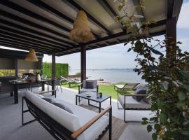 NEW Luxury Feel Good House by the Sea, vila v destinaci Ždrelac