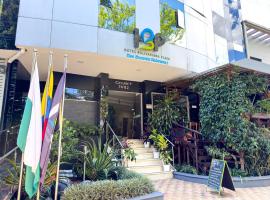 Hotel Bolivariana Plaza Medellin، فندق في Laureles - Estadio، ميديلين