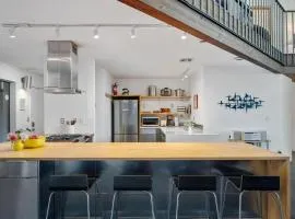 Blue Heron - Modern Chef Kitchen, Hot Tub near Beach