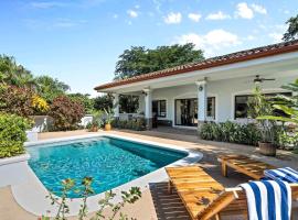 Brand New 4 bedroom house with pool - Ideal for families, hotel Brasilitóban