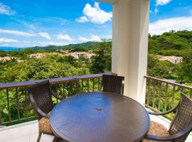 Classy artsy ocean-view unit near pool at Pacifico in Coco sleeps 6, hotell i Coco