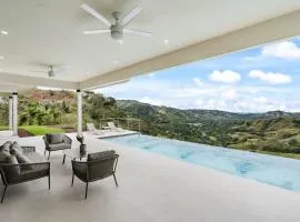 Mountaintop 4-Bedroom with Pool Huge Views