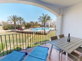Beautiful apartment overlooking the pool- MO2411LT, hotell i Los Tomases