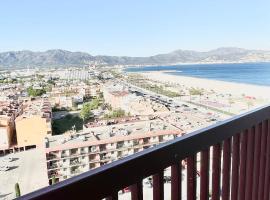 Apartament estil&oacute;s i renovat a primera l&iacute;nia, amb vistes privilegiades!، فندق في إمبوريابرافا
