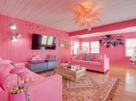 Inn the Pink One-in-a-Million Vacation Home, hytte i Myrtle Beach