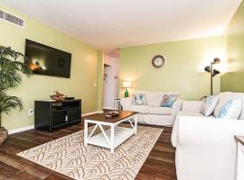 Island Breeze Pet Friendly Bungalow w Pool, pet-friendly hotel in Myrtle Beach