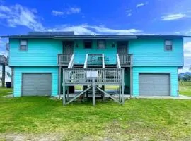 Beach Hut - Half Duplex Just a Few Blocks to Sand Shore and Jetty Park