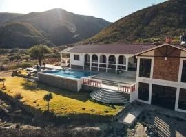 Hacienda QuespiLlajta, hotel na may pool sa Sucre