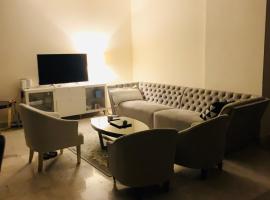 Arsaad villa apparments, ξενοδοχείο με πάρκινγκ σε ‘Ūd al Bayḑāʼ