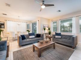 Gorgeous 7BR Villa w Pool Games Resort Access、キシミーのホテル