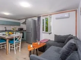 1 Bedroom Lovely Apartment In Risika